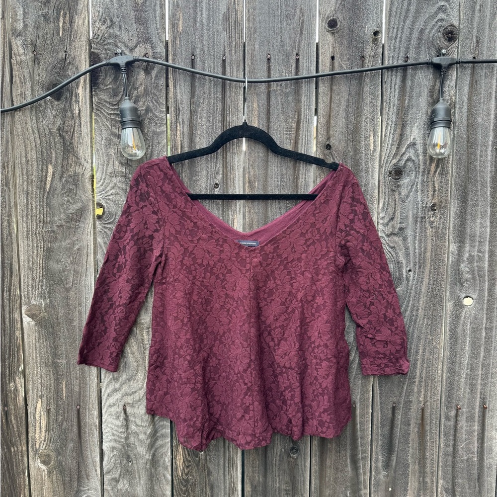 CLEARANCE 3/$15 American Eagle Burgundy Red V neck 3/4 sleeve Lace Swing Top XS